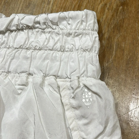 FP Movement Women's The Way Home Shorts White EUC Size Large L Free People Lined - Picture 6 of 17